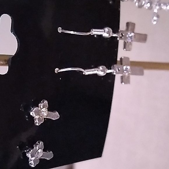VINTAGE Cross Earring Set NEW on Original Card - Picture 5 of 10